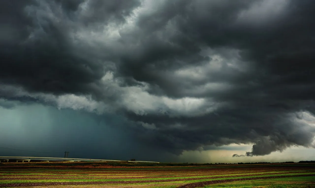 a imagem ilustra a formação de chuva em algumas áreas 